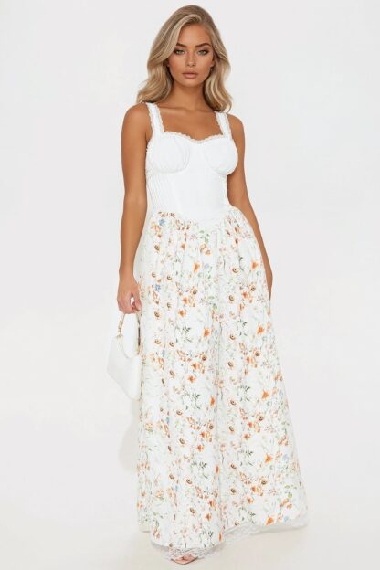Vestido Largo Floral con Corsé y Detalles en Encaje