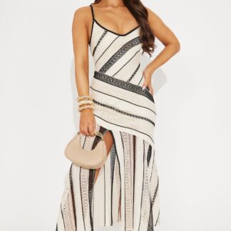 Vestido Largo de Crochet Penelope con Escote en V y Tiras Ajustables