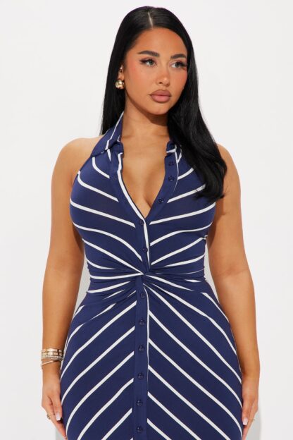 Vestido Largo Monocromático con Cuello Halter y Espalda Descubierta - Image 22