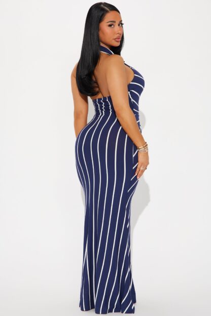 Vestido Largo Monocromático con Cuello Halter y Espalda Descubierta - Image 23