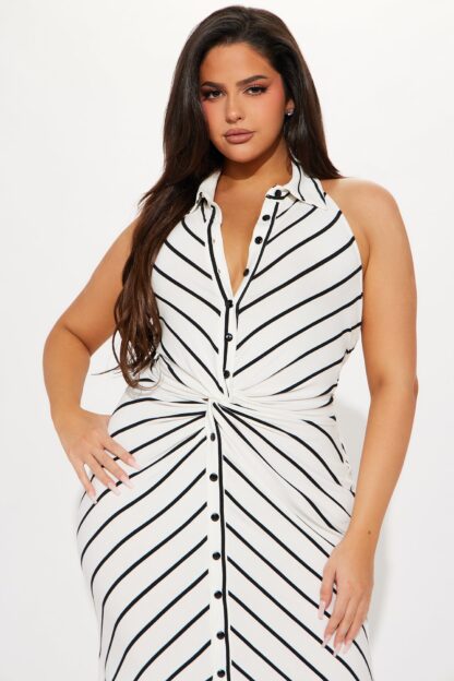 Vestido Largo Monocromático con Cuello Halter y Espalda Descubierta - Image 12